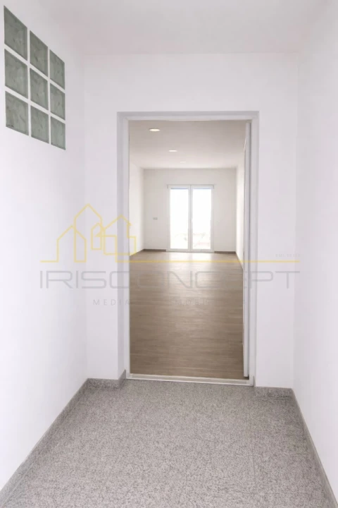 Apartamento T1 para Venda em Colmeias e Memória