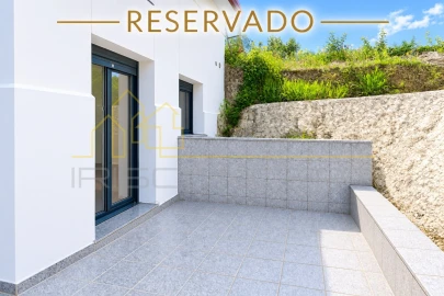 Apartamento T1 para Venda em Colmeias e Memória