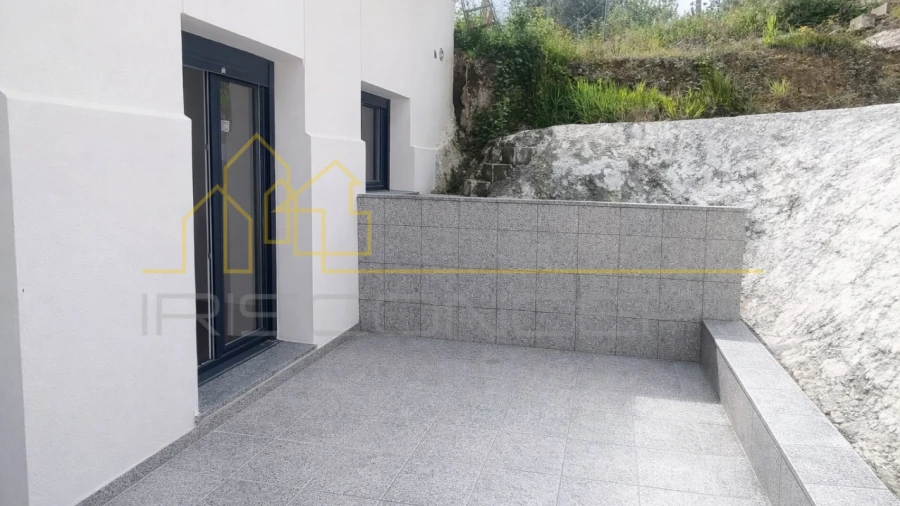 Apartamento T1 para Venda em Colmeias e Memória