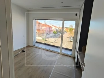 Moradia T4 para Venda em Nossa Sra de Fatima