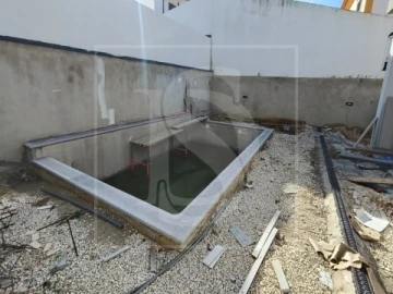 Moradia T4 para Venda em Nossa Sra de Fatima