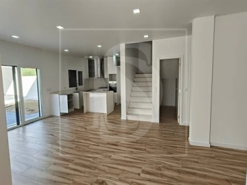 Moradia T4 para Venda em Nossa Sra de Fatima