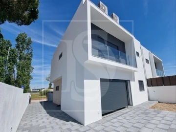 Moradia T4 para Venda em Nossa Sra de Fatima