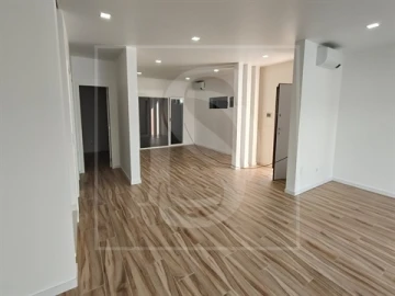 Moradia T4 para Venda em Nossa Sra de Fatima