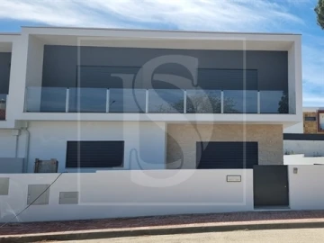 Moradia T4 para Venda em Nossa Sra de Fatima