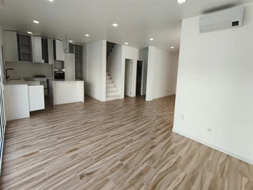 Moradia T4 para Venda em Nossa Sra de Fatima