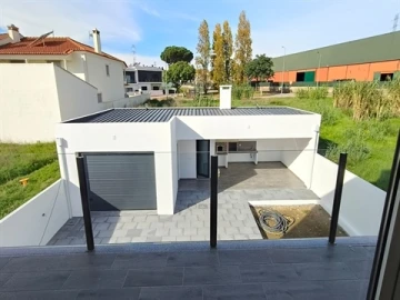 Moradia T4 para Venda em Nossa Sra de Fatima