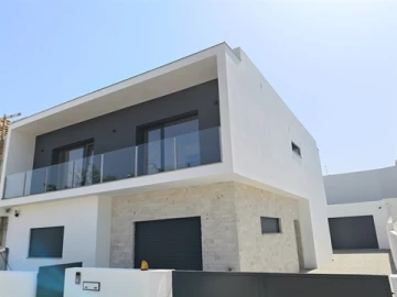 Moradia T4 para Venda em Nossa Sra de Fatima