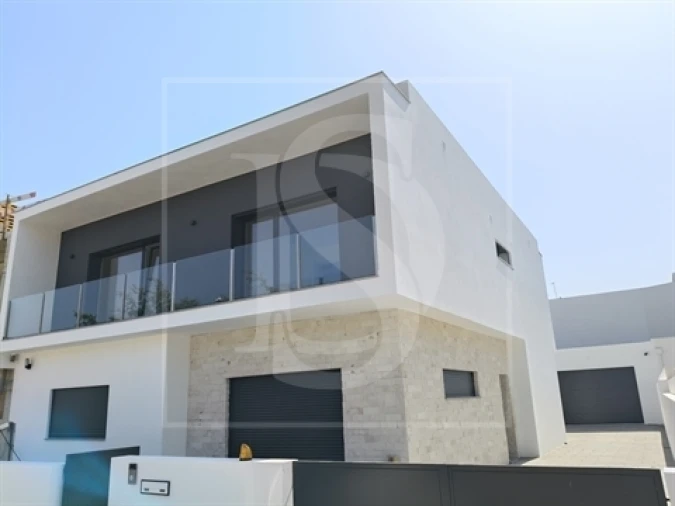 Moradia T4 para Venda em Nossa Sra de Fatima