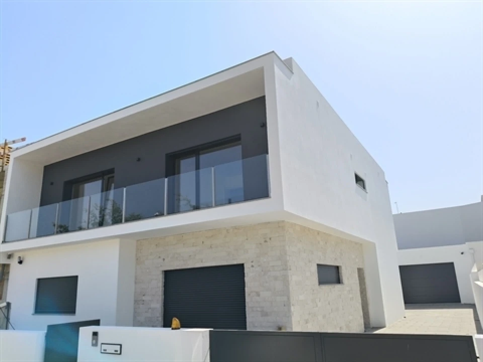 Moradia T4 para Venda em Nossa Sra de Fatima Foto 1