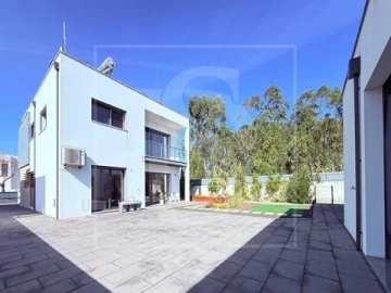 Moradia T5 para Venda em Nossa Sra de Fatima