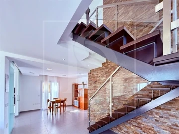 Moradia T5 para Venda em Nossa Sra de Fatima