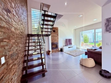 Moradia T5 para Venda em Nossa Sra de Fatima