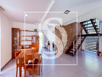 Moradia T5 para Venda em Nossa Sra de Fatima