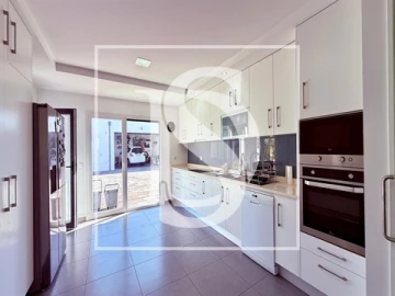 Moradia T5 para Venda em Nossa Sra de Fatima