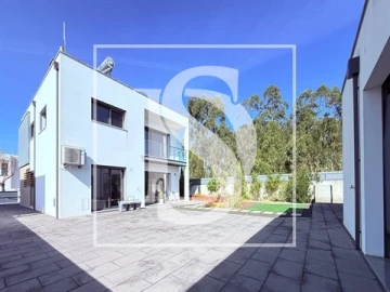 Moradia T5 para Venda em Nossa Sra de Fatima