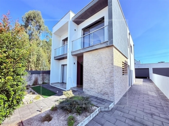 Moradia T5 para Venda em Nossa Sra de Fatima