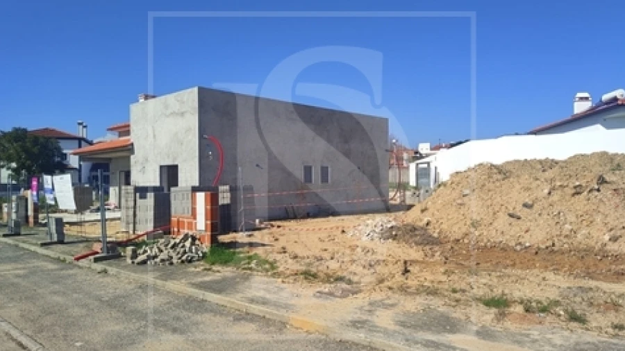 Terreno para Venda em Meia Via