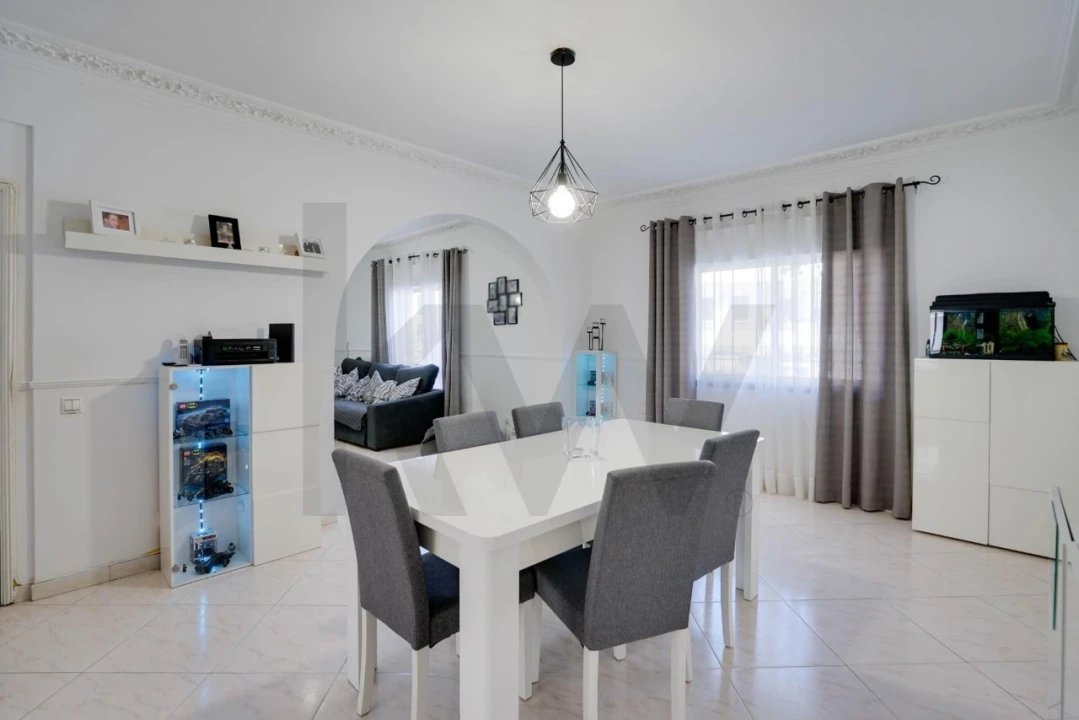 Moradia T5 para Venda em Corroios Foto 9