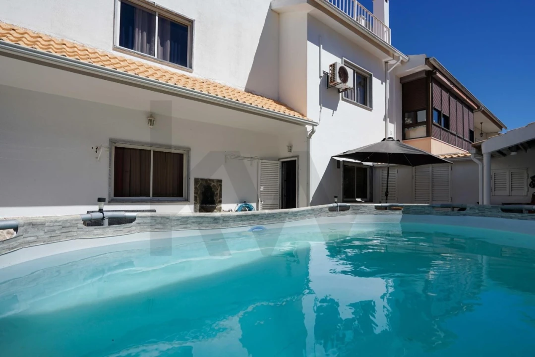 Moradia T5 para Venda em Corroios Foto 39