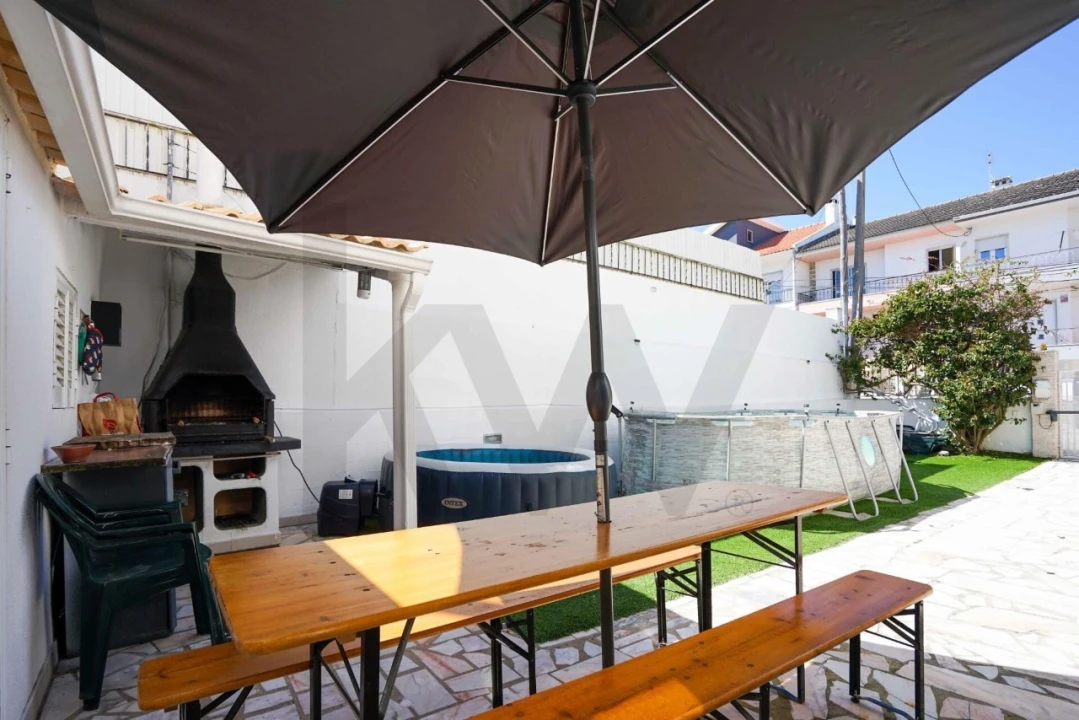 Moradia T5 para Venda em Corroios Foto 48