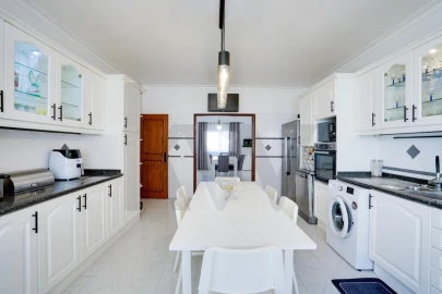 Moradia T5 para Venda em Corroios