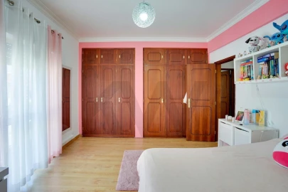 Moradia T5 para Venda em Corroios