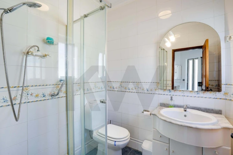 Moradia T5 para Venda em Corroios Foto 5