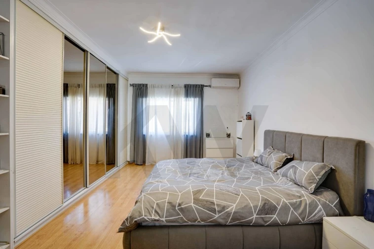 Moradia T5 para Venda em Corroios Foto 24