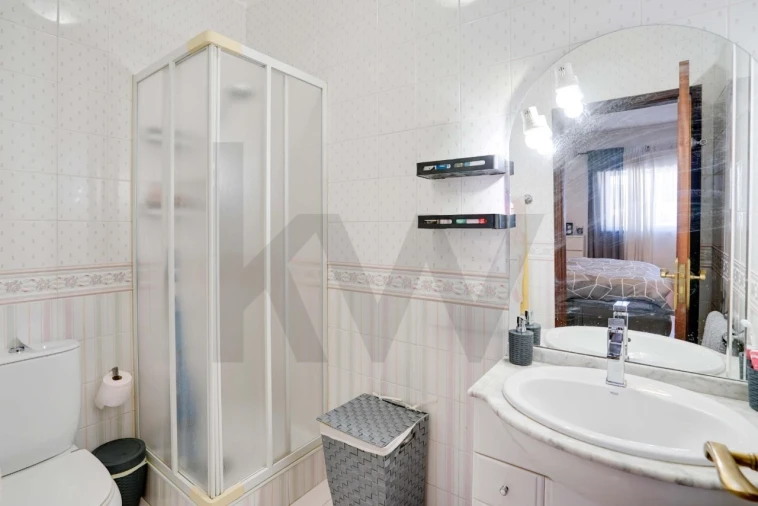 Moradia T5 para Venda em Corroios Foto 27