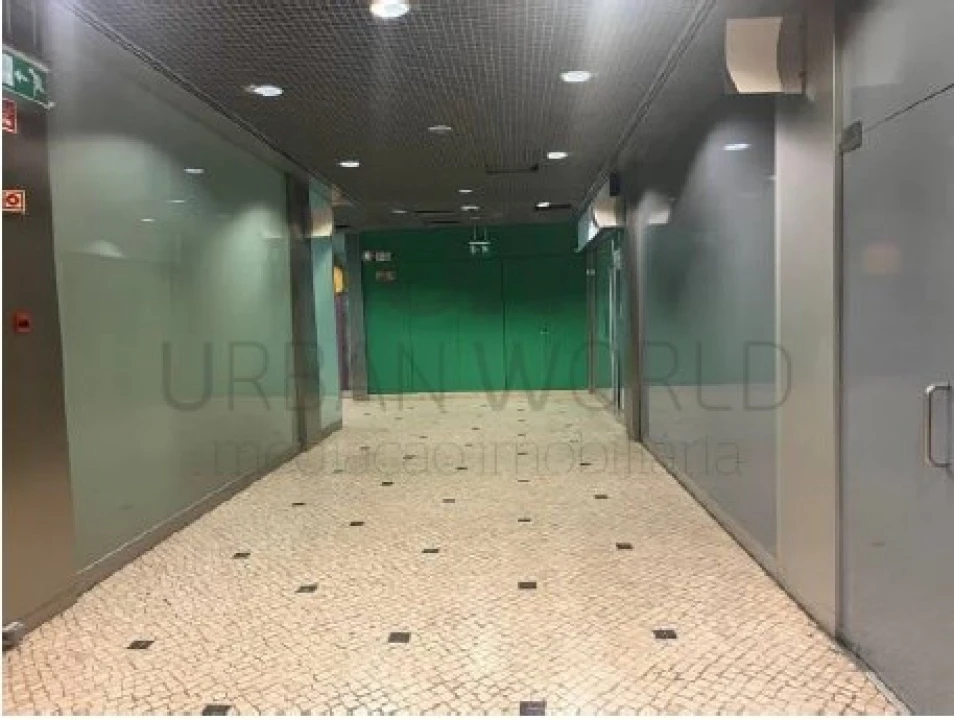 Prédio para Arrendamento em Algés, Linda-A-Velha e Cruz Quebrada-Dafundo Foto 5