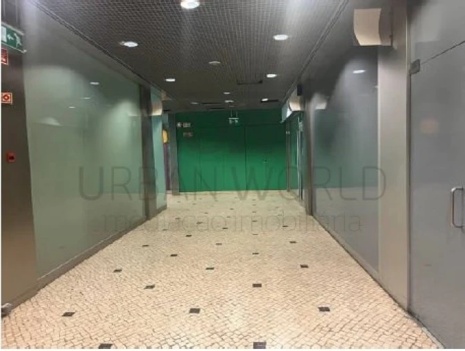 Prédio para Arrendamento em Algés, Linda-A-Velha e Cruz Quebrada-Dafundo Foto 5