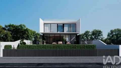 Moradia T6 para Venda em Montenegro