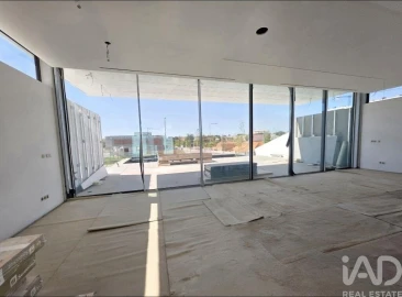 Moradia T6 para Venda em Montenegro