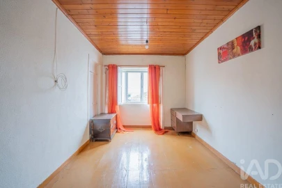 Moradia T4 para Venda em Praia da Vitoria (Santa Cruz)