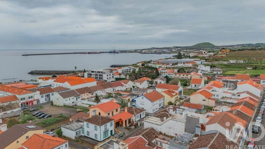 Moradia T4 para Venda em Praia da Vitoria (Santa Cruz) Foto 3