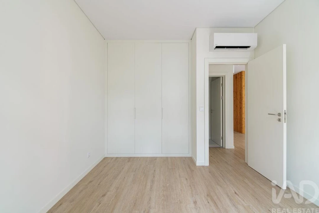 Apartamento T2 para Venda em Campolide Foto 11