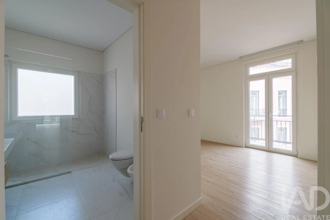 Apartamento T2 para Venda em Campolide Foto 9