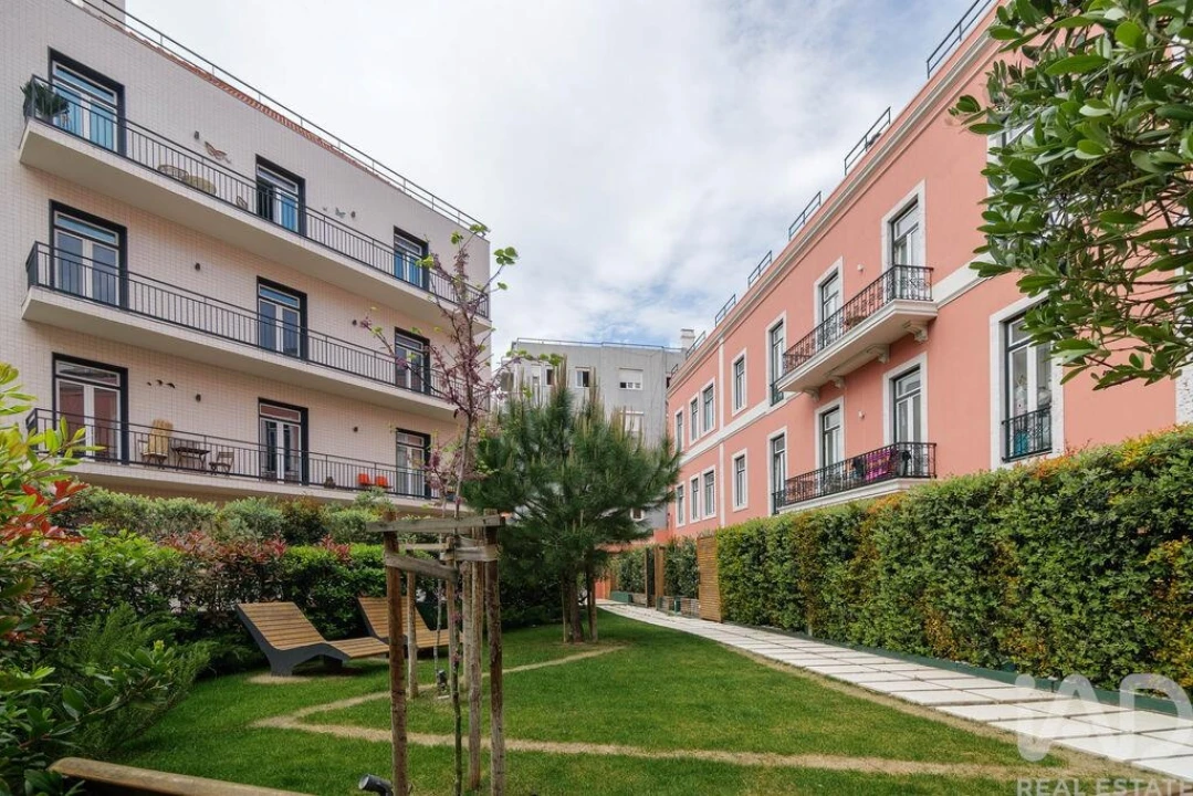 Apartamento T2 para Venda em Campolide Foto 1