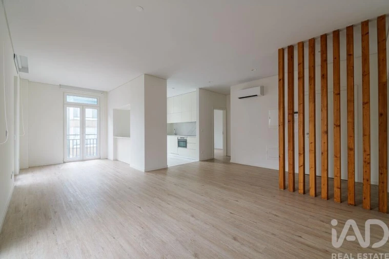 Apartamento T2 para Venda em Campolide Foto 3