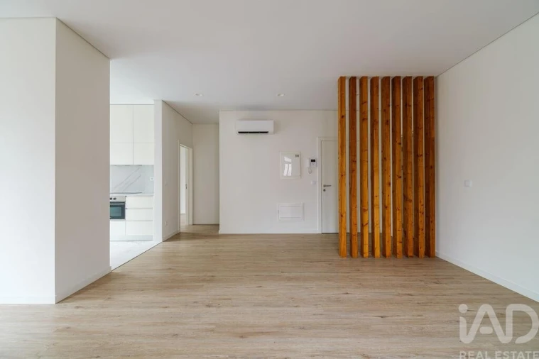 Apartamento T2 para Venda em Campolide Foto 8