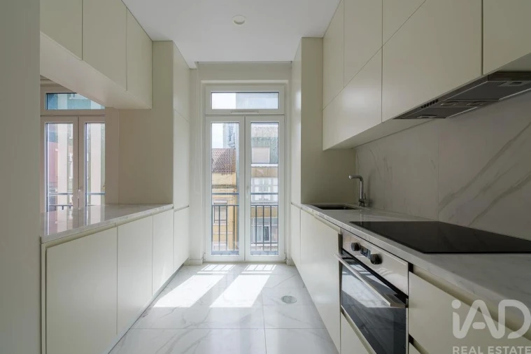 Apartamento T2 para Venda em Campolide Foto 6