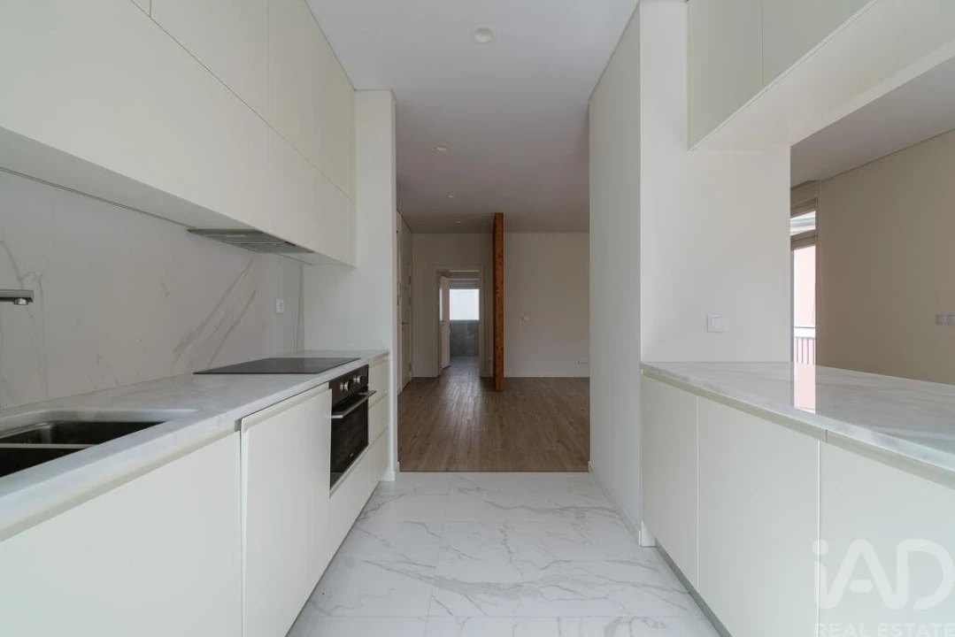 Apartamento T2 para Venda em Campolide Foto 7