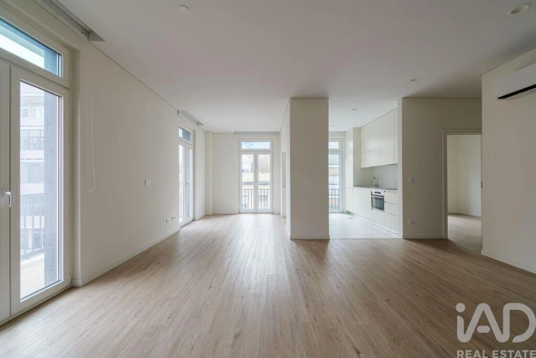 Apartamento T2 para Venda em Campolide Foto 2