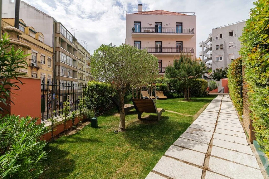 Apartamento T2 para Venda em Campolide Foto 18