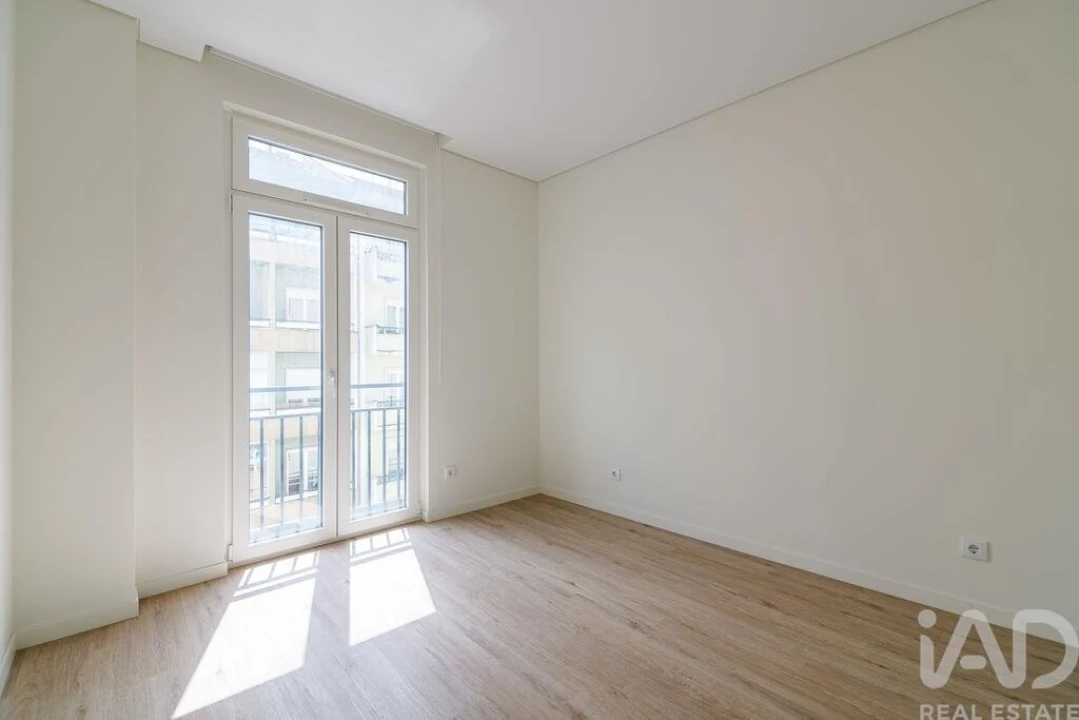 Apartamento T2 para Venda em Campolide Foto 10