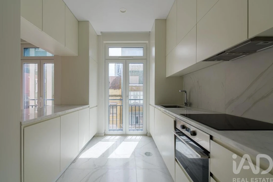 Apartamento T2 para Venda em Campolide Foto 6