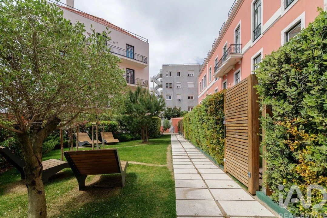 Apartamento T2 para Venda em Campolide Foto 19