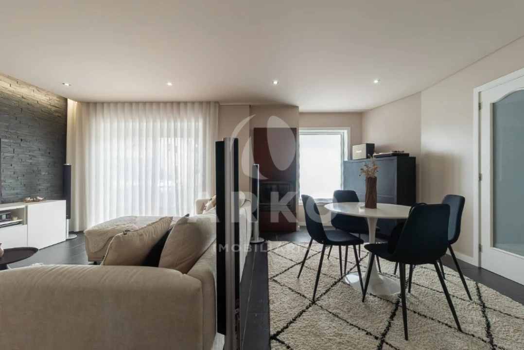 Moradia T4 para Venda em Fânzeres e São Pedro da Cova Foto 3