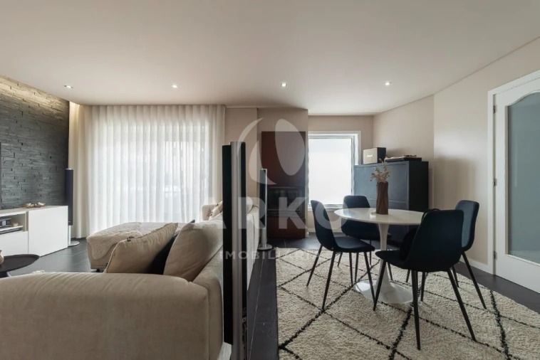 Moradia T4 para Venda em Fânzeres e São Pedro da Cova Foto 3